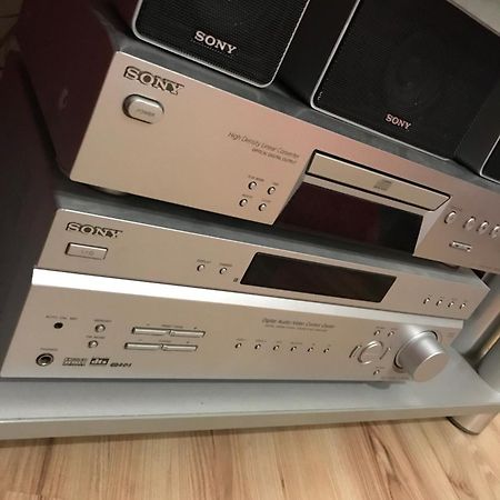דירות לודז' Studio Red And White מראה חיצוני תמונה