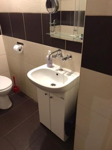 דירות לודז' Studio Red And White מראה חיצוני תמונה