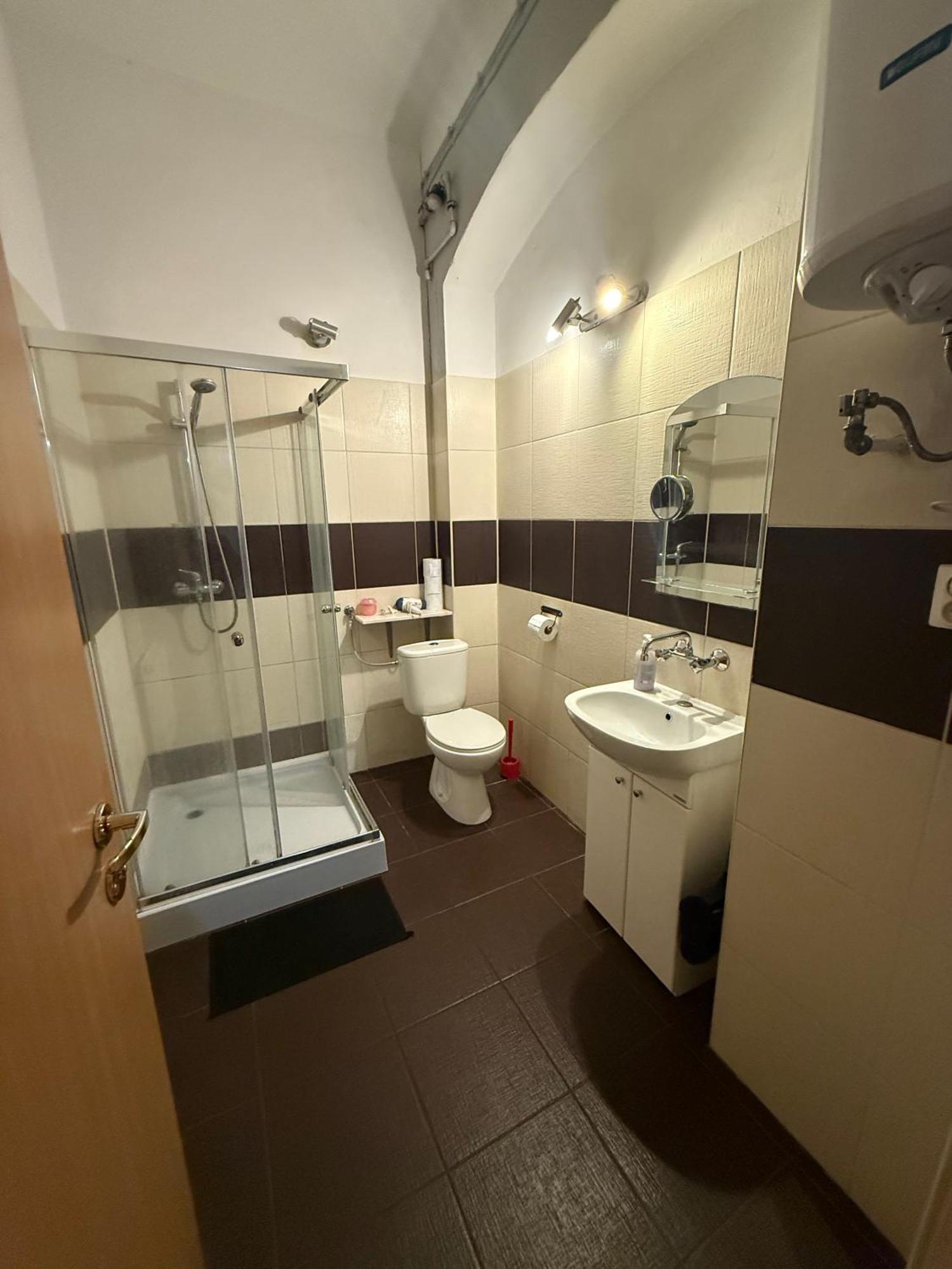 דירות לודז' Studio Red And White מראה חיצוני תמונה