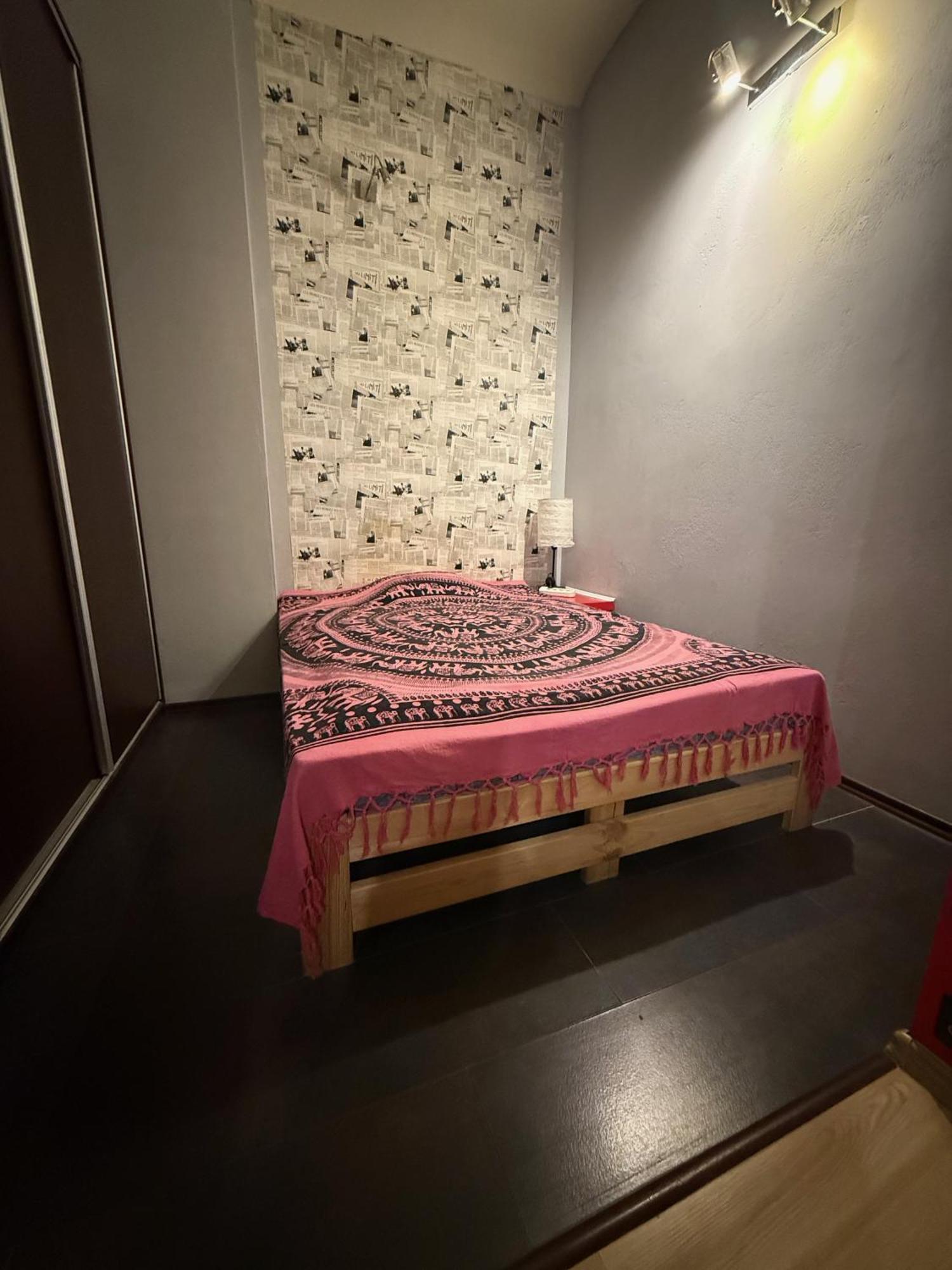 דירות לודז' Studio Red And White מראה חיצוני תמונה