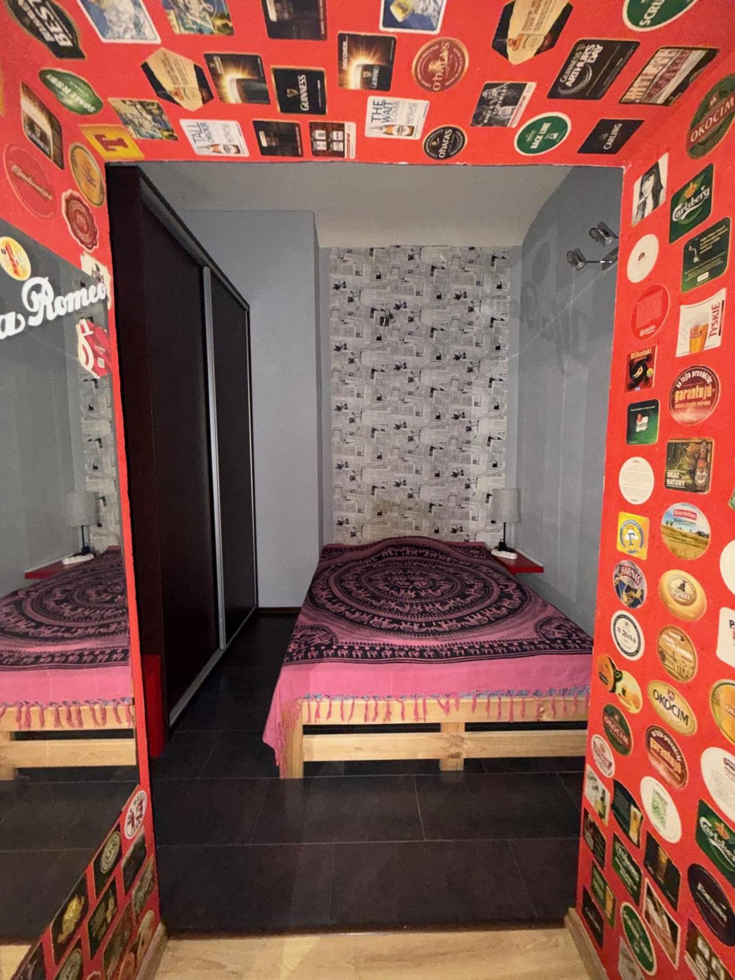 דירות לודז' Studio Red And White מראה חיצוני תמונה