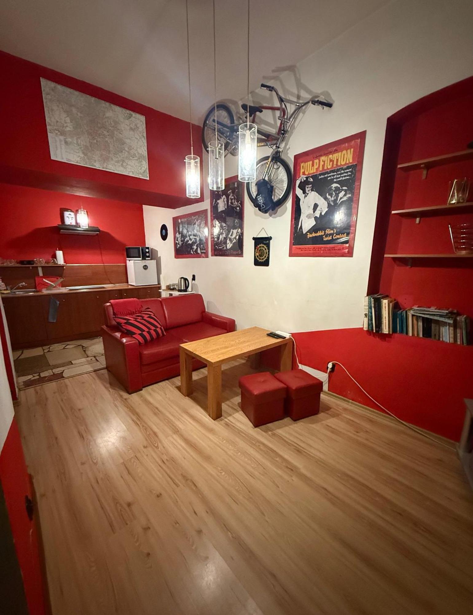 דירות לודז' Studio Red And White מראה חיצוני תמונה